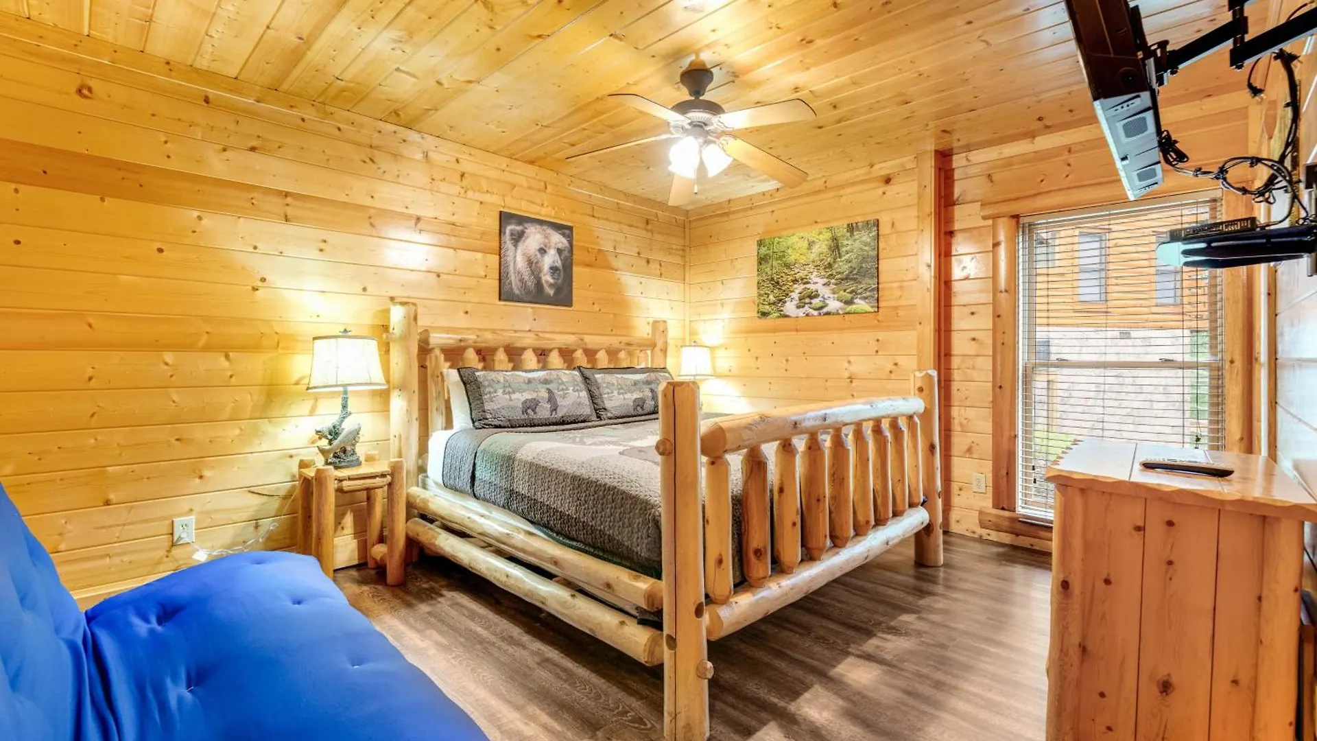Valhalla Manor Holiday home