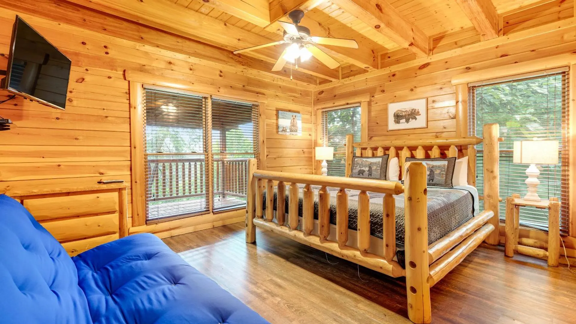 Valhalla Manor Pigeon Forge