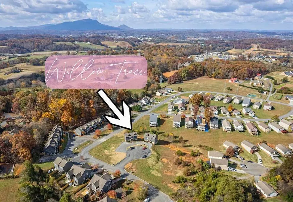 Willow Trace: Family Retreat, Hot Tub, Gaming! 펜션 *