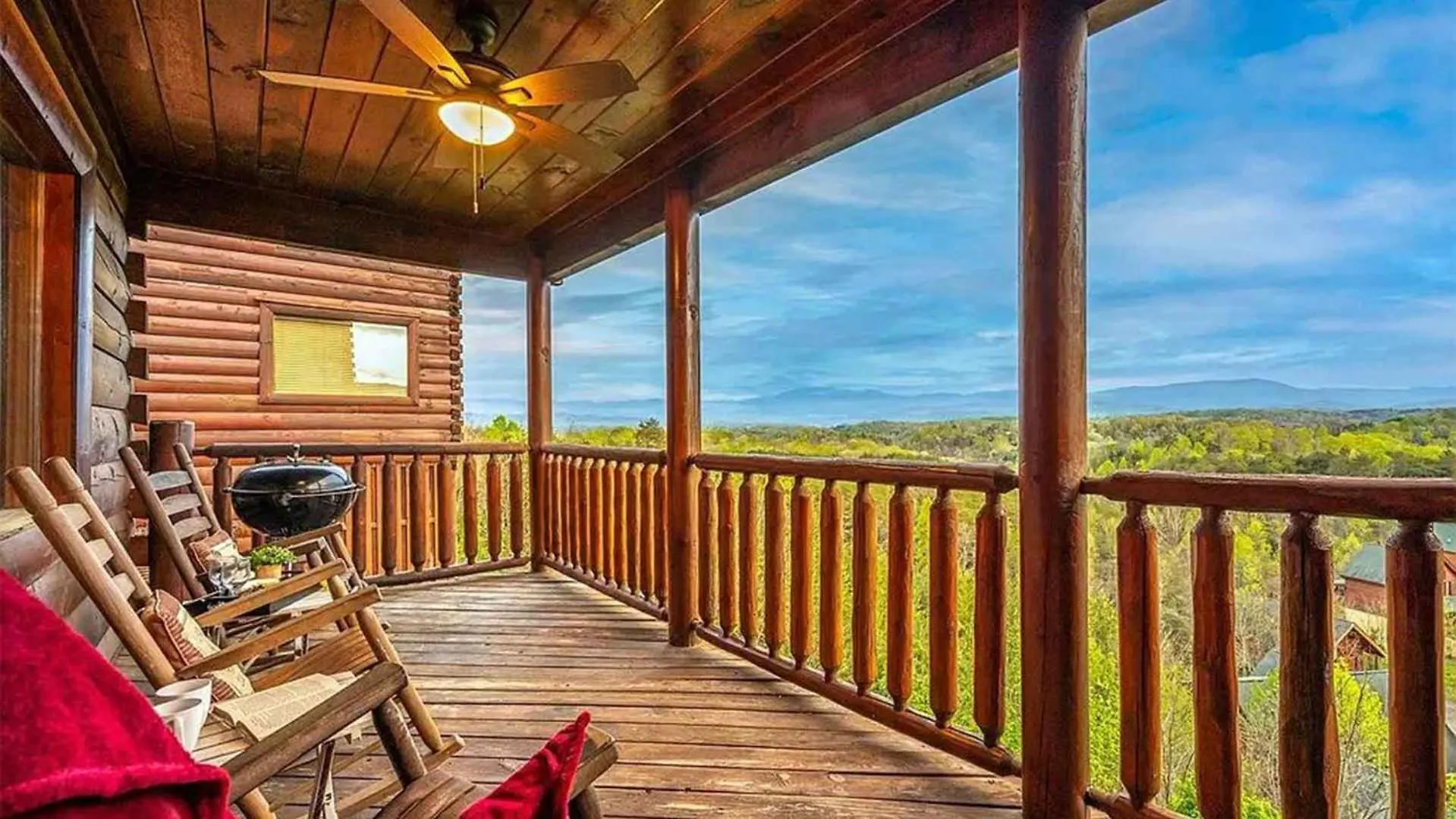 New Majestic 5 Star Amazing View, Pool, Hot Tub! Casa vacanze Pigeon Forge