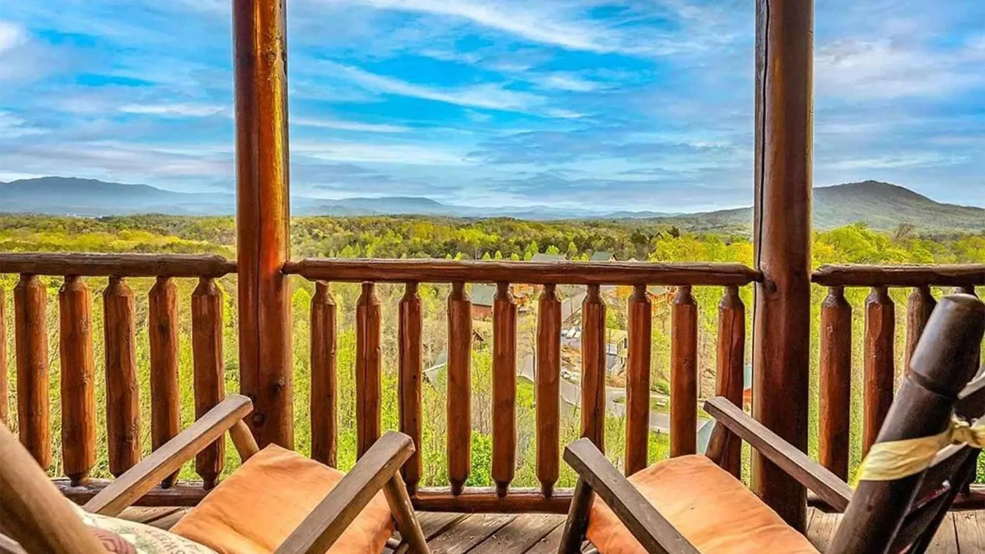 New Majestic 5 Star Amazing View, Pool, Hot Tub! Pigeon Forge