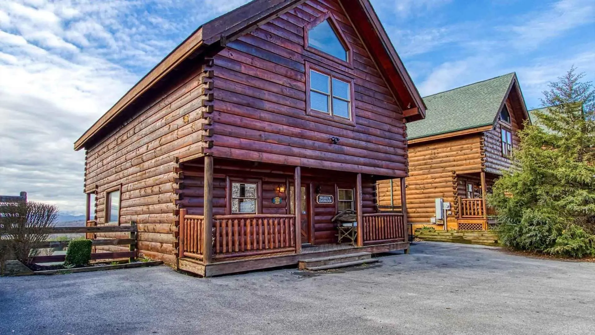 New Majestic 5 Star Amazing View, Pool, Hot Tub! Casa vacanze Pigeon Forge