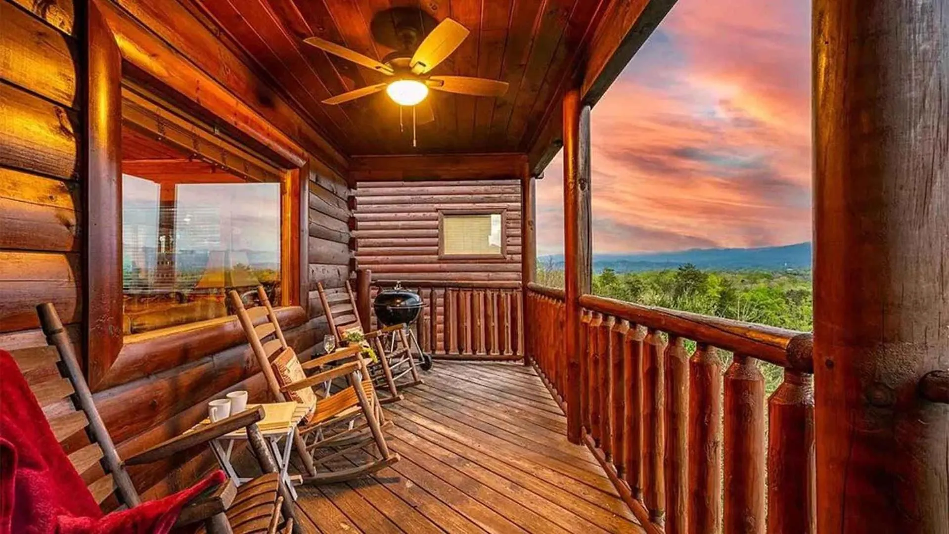New Majestic 5 Star Amazing View, Pool, Hot Tub! Casa vacanze Pigeon Forge