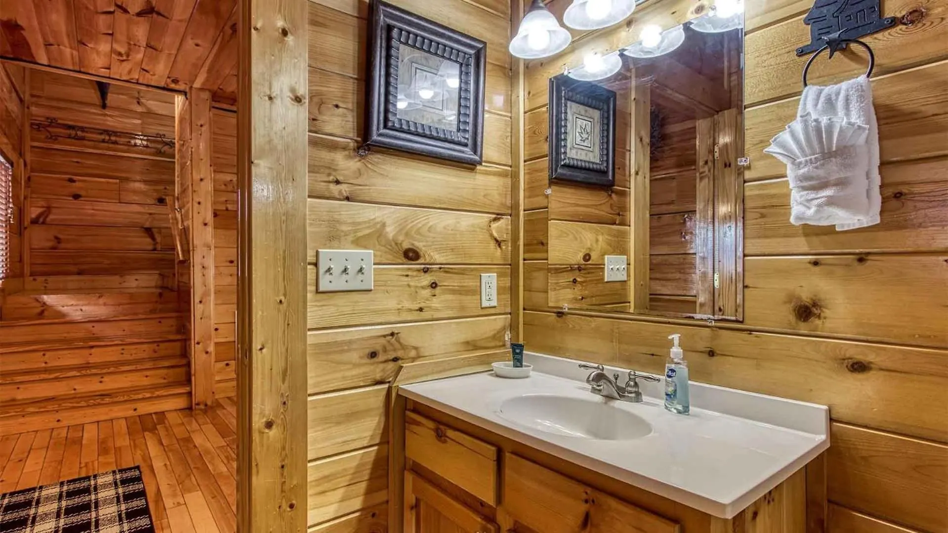 New Majestic 5 Star Amazing View, Pool, Hot Tub! Casa vacanze Pigeon Forge