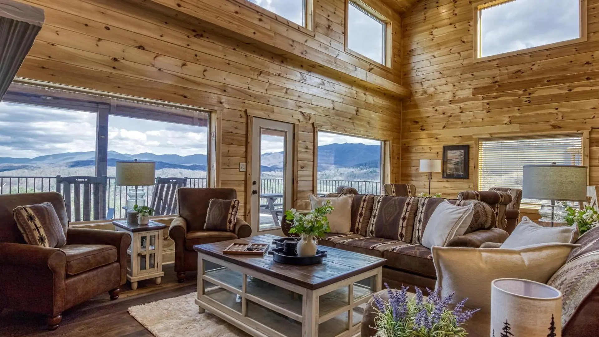 Gritz Carlton Lodge, 2 Large Cabins, 2 Pools, 2 Theater Rooms, 2 Game Rooms, Free Tickets