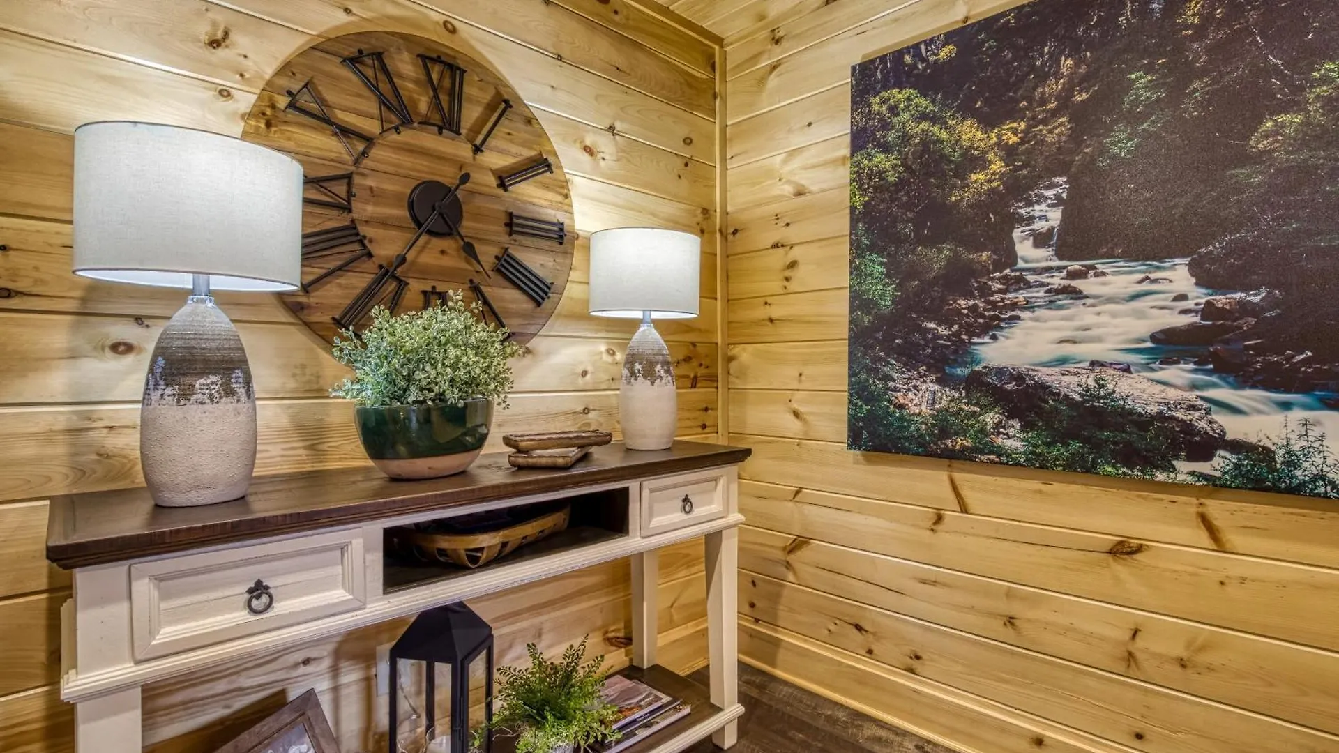 Gritz Carlton Lodge, 2 Large Cabins, 2 Pools, 2 Theater Rooms, 2 Game Rooms, Free Tickets