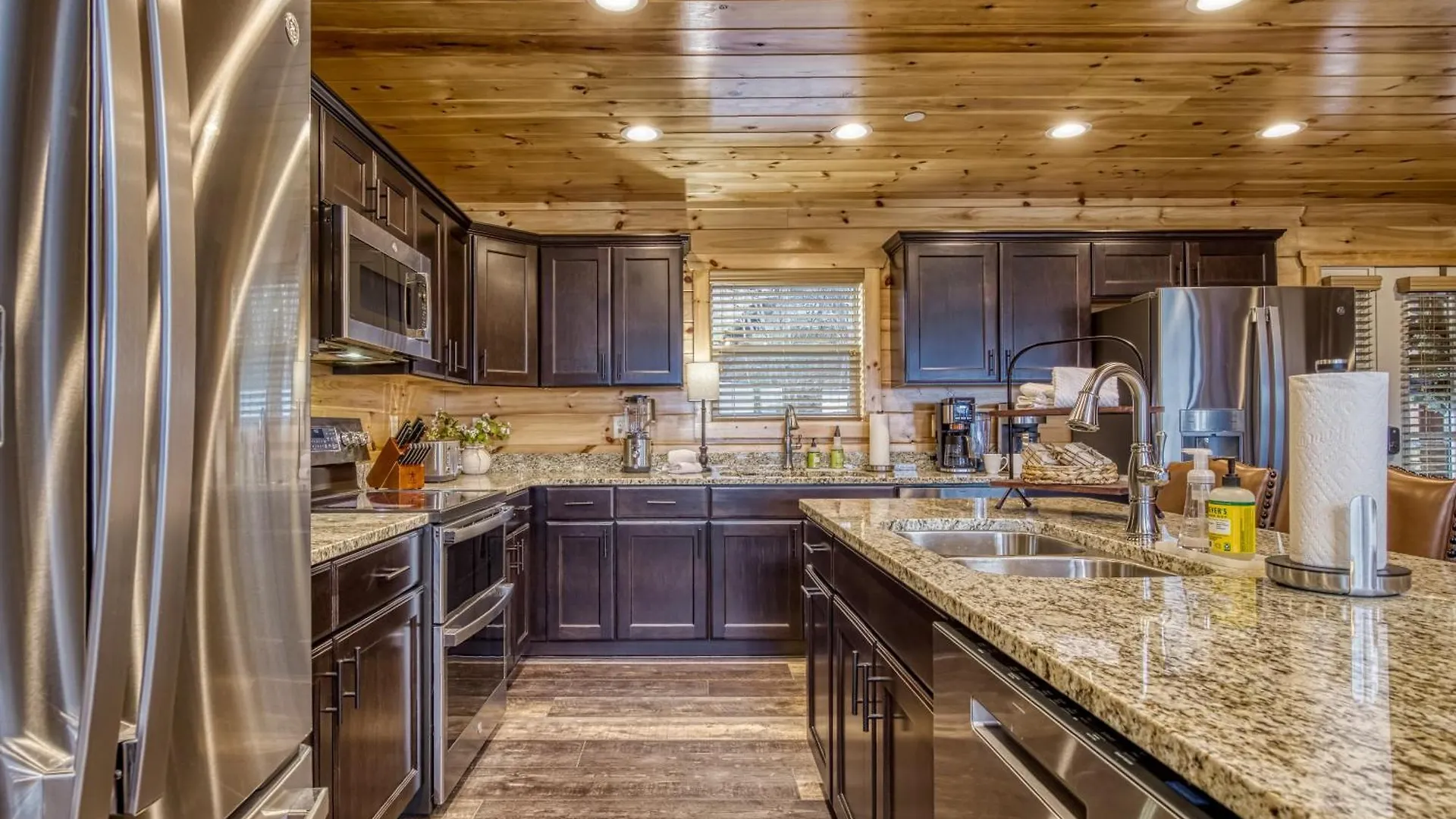 Gritz Carlton Lodge, 2 Large Cabins, 2 Pools, 2 Theater Rooms, 2 Game Rooms, Free Tickets Casa vacanze Pigeon Forge