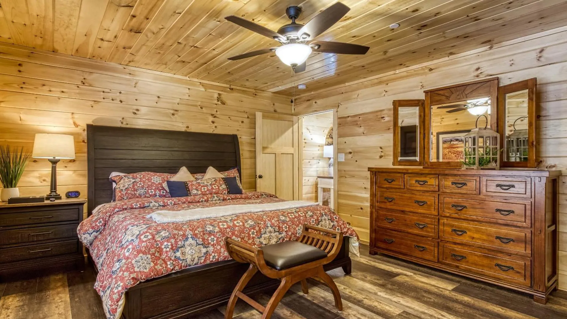 Gritz Carlton Lodge, 2 Large Cabins, 2 Pools, 2 Theater Rooms, 2 Game Rooms, Free Tickets * Pigeon Forge