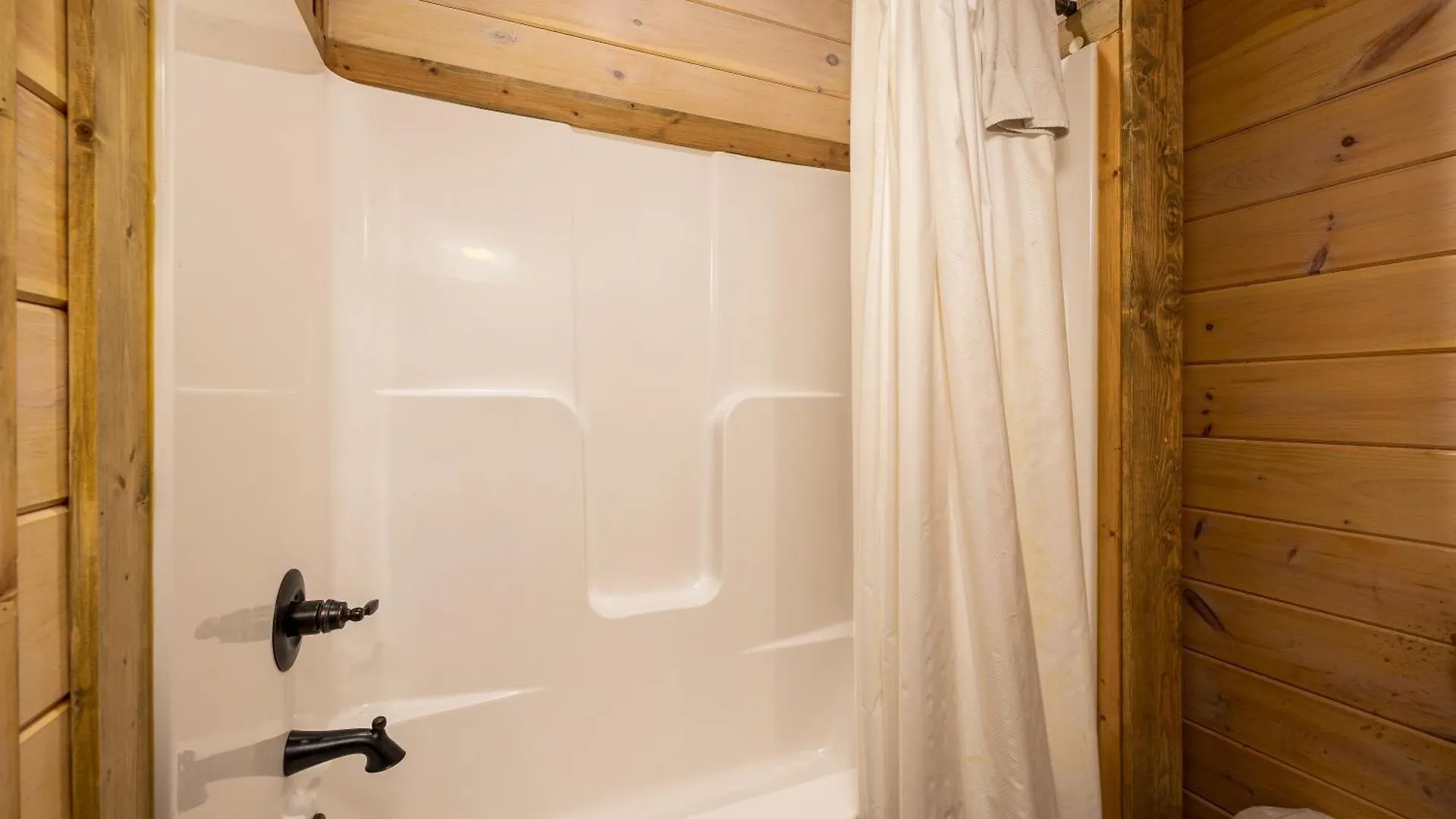 Southern Comfort Lodge-in Pigeon Forge, Sleeps 18-7br 6ba Luxury Cabin, W Free Attraction Ticket! Holiday home Pigeon Forge