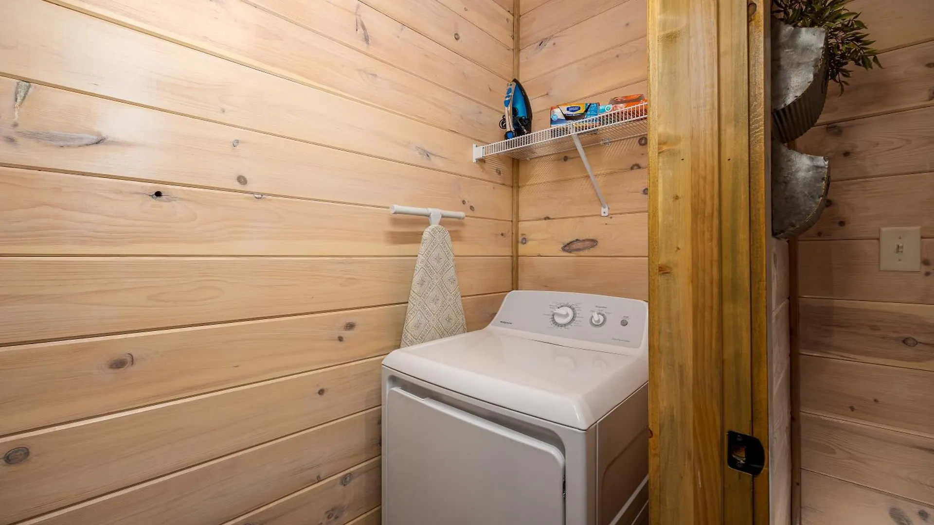 Southern Comfort Lodge-in Pigeon Forge, Sleeps 18-7br 6ba Luxury Cabin, W Free Attraction Ticket! Holiday home *