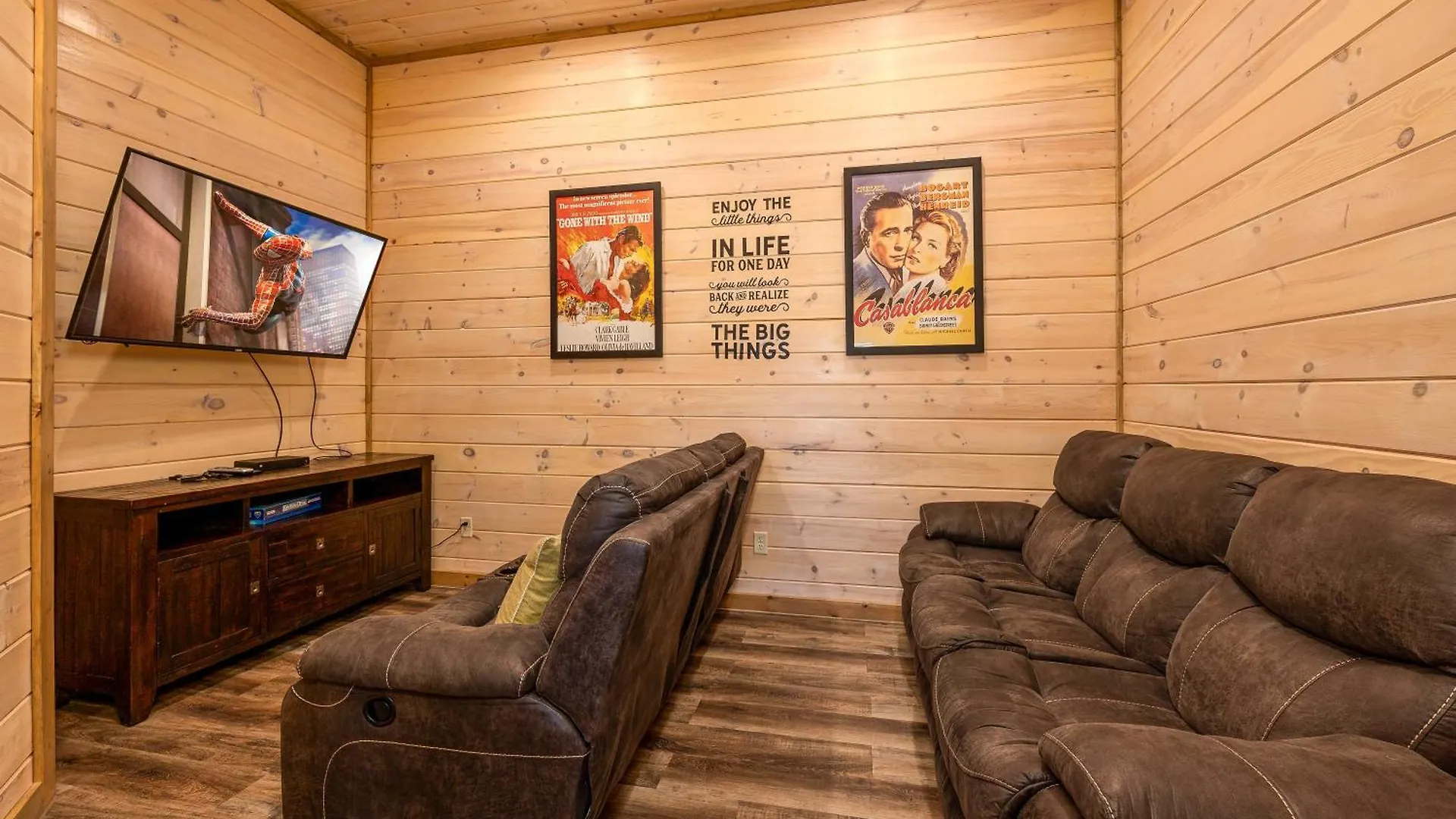 Southern Comfort Lodge-in Pigeon Forge, Sleeps 18-7br 6ba Luxury Cabin, W Free Attraction Ticket! Pigeon Forge