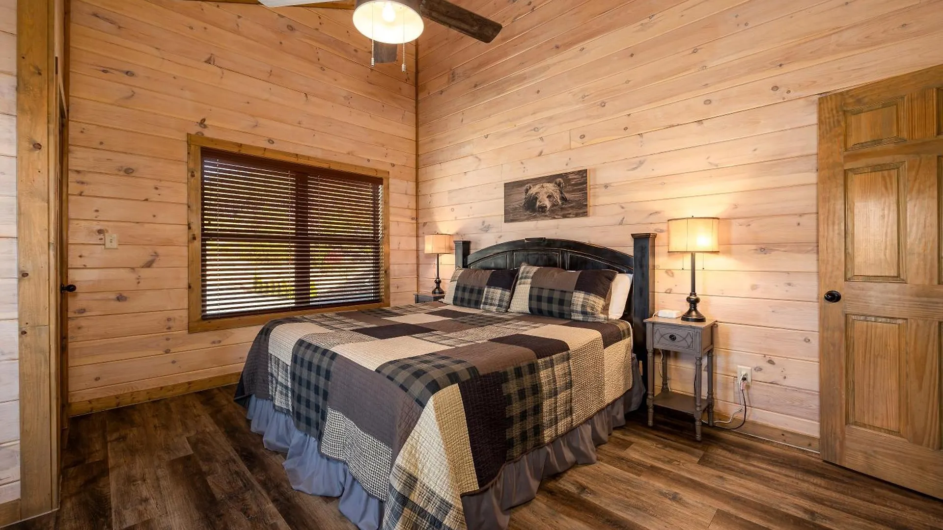 Southern Comfort Lodge-in Pigeon Forge, Sleeps 18-7br 6ba Luxury Cabin, W Free Attraction Ticket! Pigeon Forge