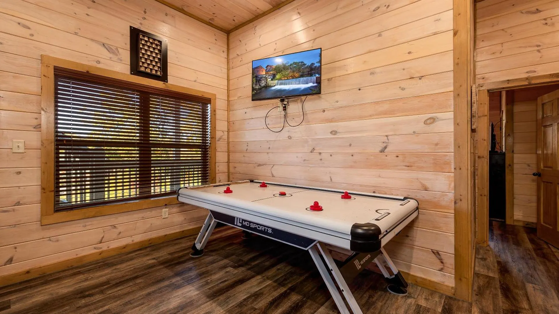 Southern Comfort Lodge-in Pigeon Forge, Sleeps 18-7br 6ba Luxury Cabin, W Free Attraction Ticket!