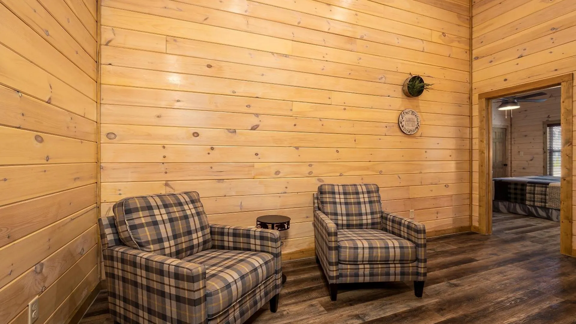 Southern Comfort Lodge-in Pigeon Forge, Sleeps 18-7br 6ba Luxury Cabin, W Free Attraction Ticket! Pigeon Forge