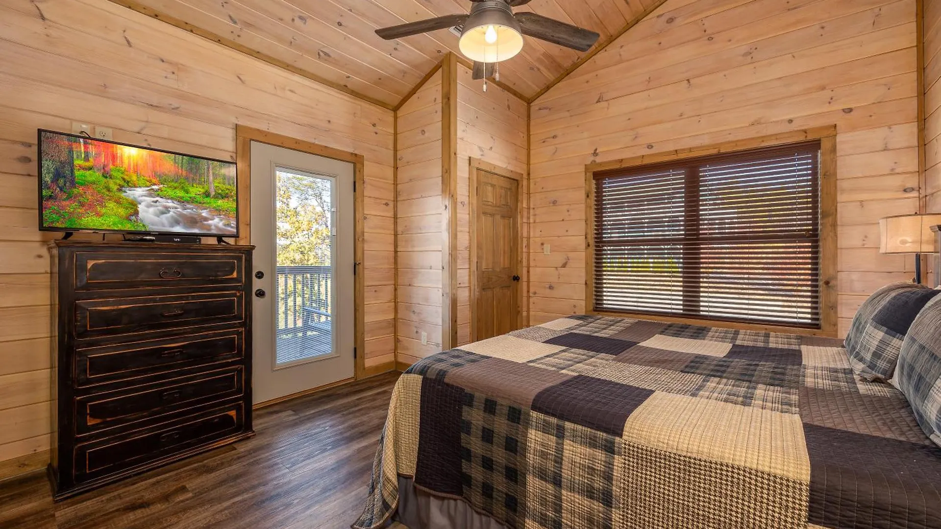 Holiday home Southern Comfort Lodge-in Pigeon Forge, Sleeps 18-7br 6ba Luxury Cabin, W Free Attraction Ticket!