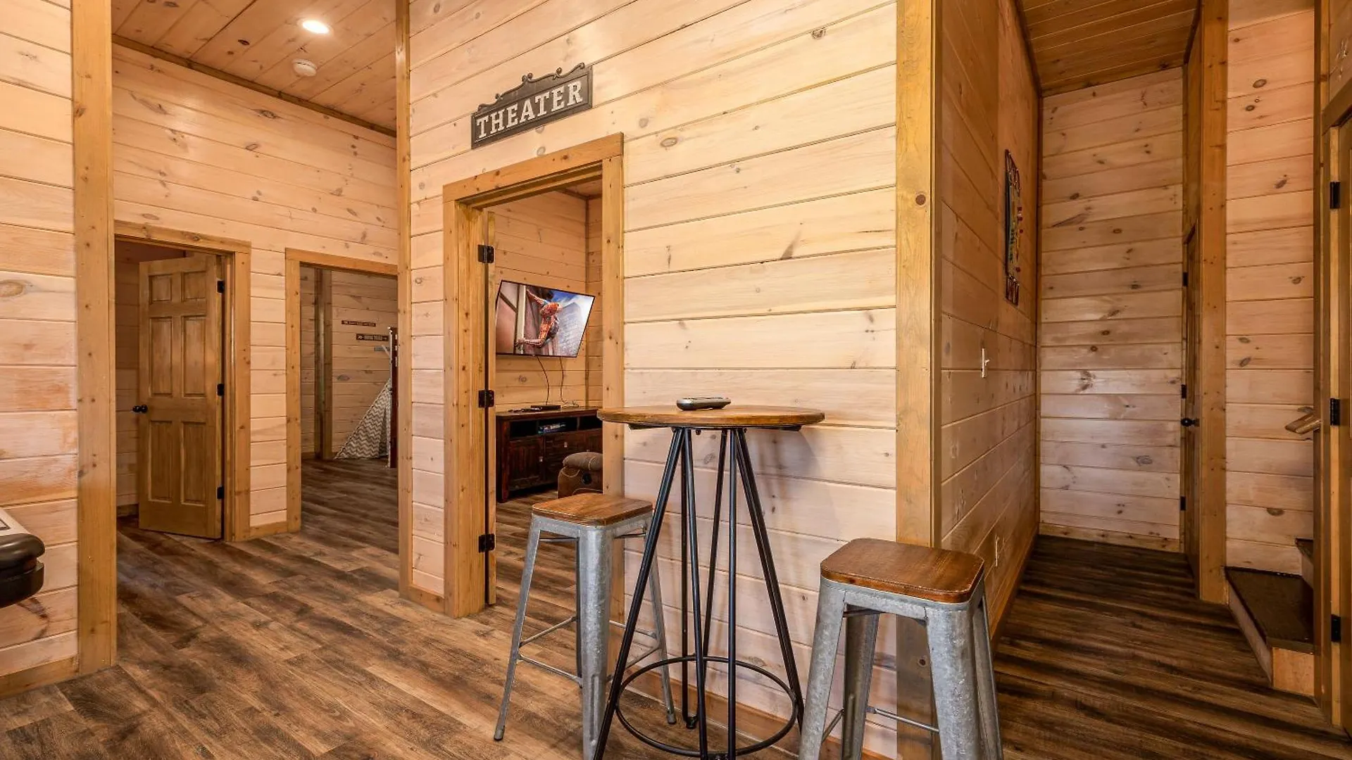 Southern Comfort Lodge-in Pigeon Forge, Sleeps 18-7br 6ba Luxury Cabin, W Free Attraction Ticket! Holiday home