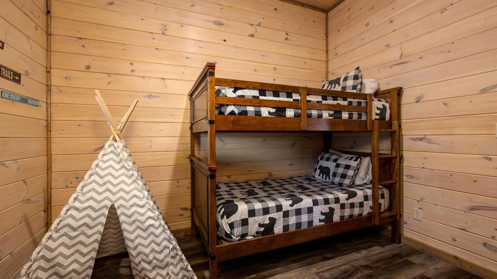 Holiday home Southern Comfort Lodge-in Pigeon Forge, Sleeps 18-7br 6ba Luxury Cabin, W Free Attraction Ticket!