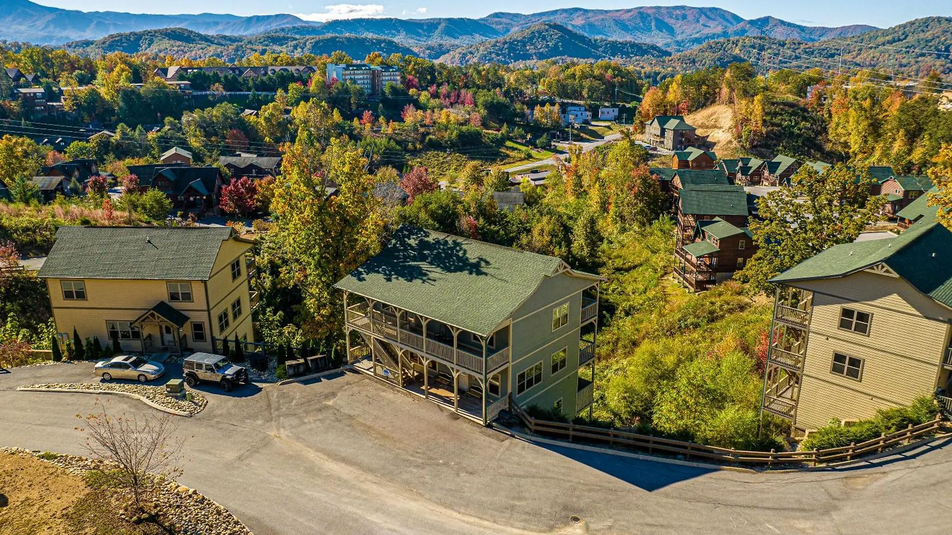 Southern Comfort Lodge-in Pigeon Forge, Sleeps 18-7br 6ba Luxury Cabin, W Free Attraction Ticket!