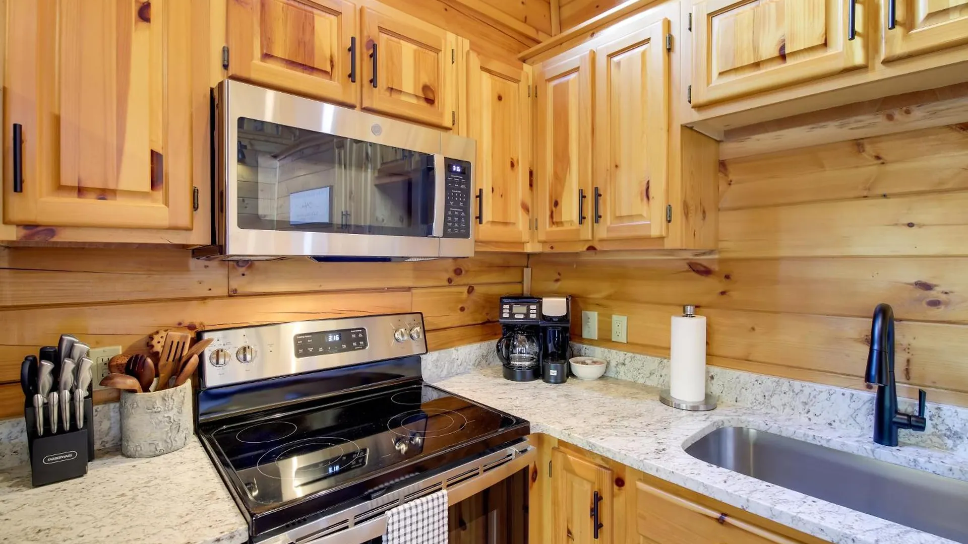 Vacation With Private Hot Tub! Pigeon Forge