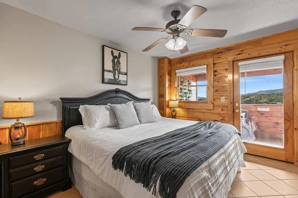 Cozy In The Smokies!!! Fully Furnished And Complete With Community Indoor And Outdoor Pools And Spas, Game And Fitness As Well As A Private Hot Tub