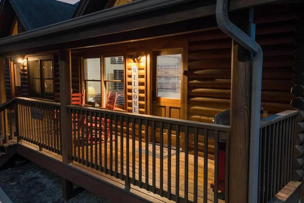 Сasa de vacaciones Cozy In The Smokies!!! Fully Furnished And Complete With Community Indoor And Outdoor Pools And Spas, Game And Fitness As Well As A Private Hot Tub