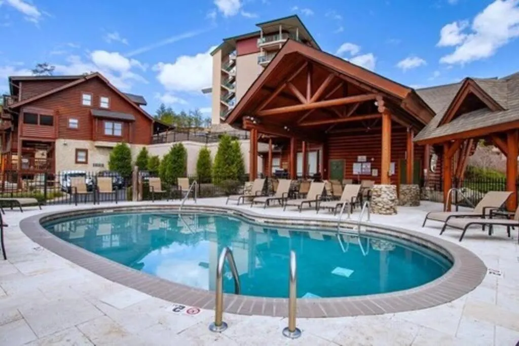 Cozy In The Smokies!!! Fully Furnished And Complete With Community Indoor And Outdoor Pools And Spas, Game And Fitness As Well As A Private Hot Tub Сasa de vacaciones Pigeon Forge