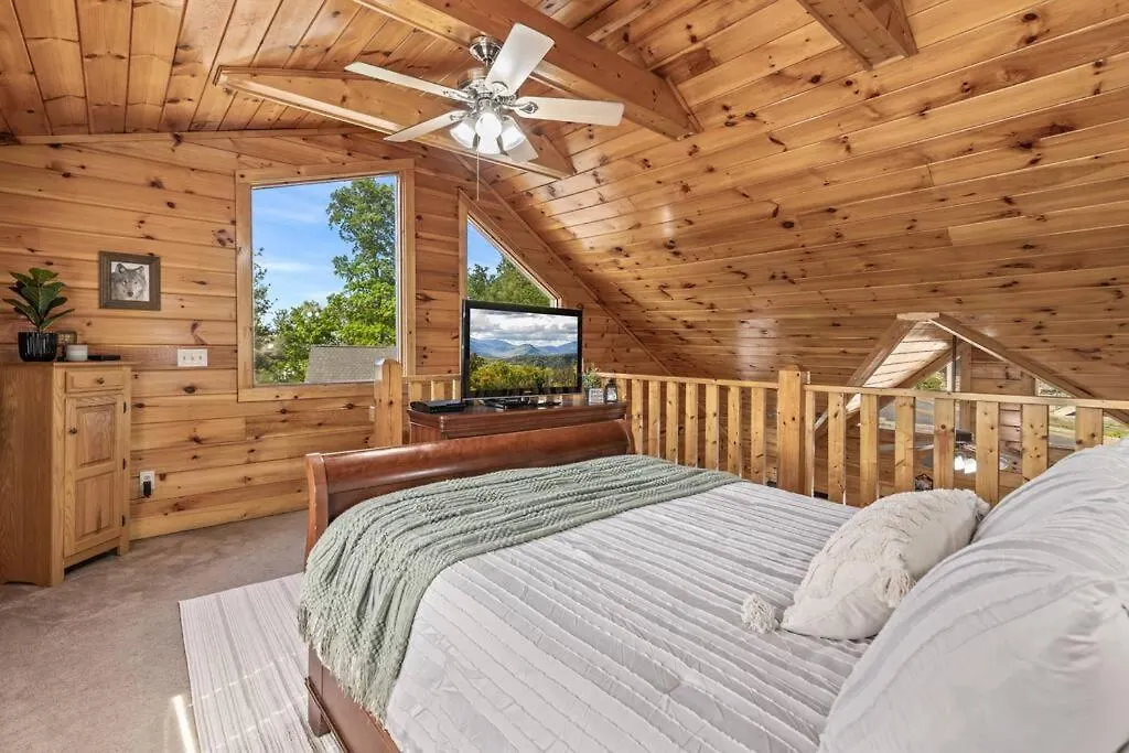 Сasa de vacaciones Cozy In The Smokies!!! Fully Furnished And Complete With Community Indoor And Outdoor Pools And Spas, Game And Fitness As Well As A Private Hot Tub Pigeon Forge