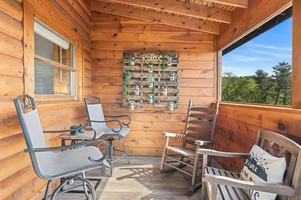 Cozy In The Smokies!!! Fully Furnished And Complete With Community Indoor And Outdoor Pools And Spas, Game And Fitness As Well As A Private Hot Tub Сasa de vacaciones *