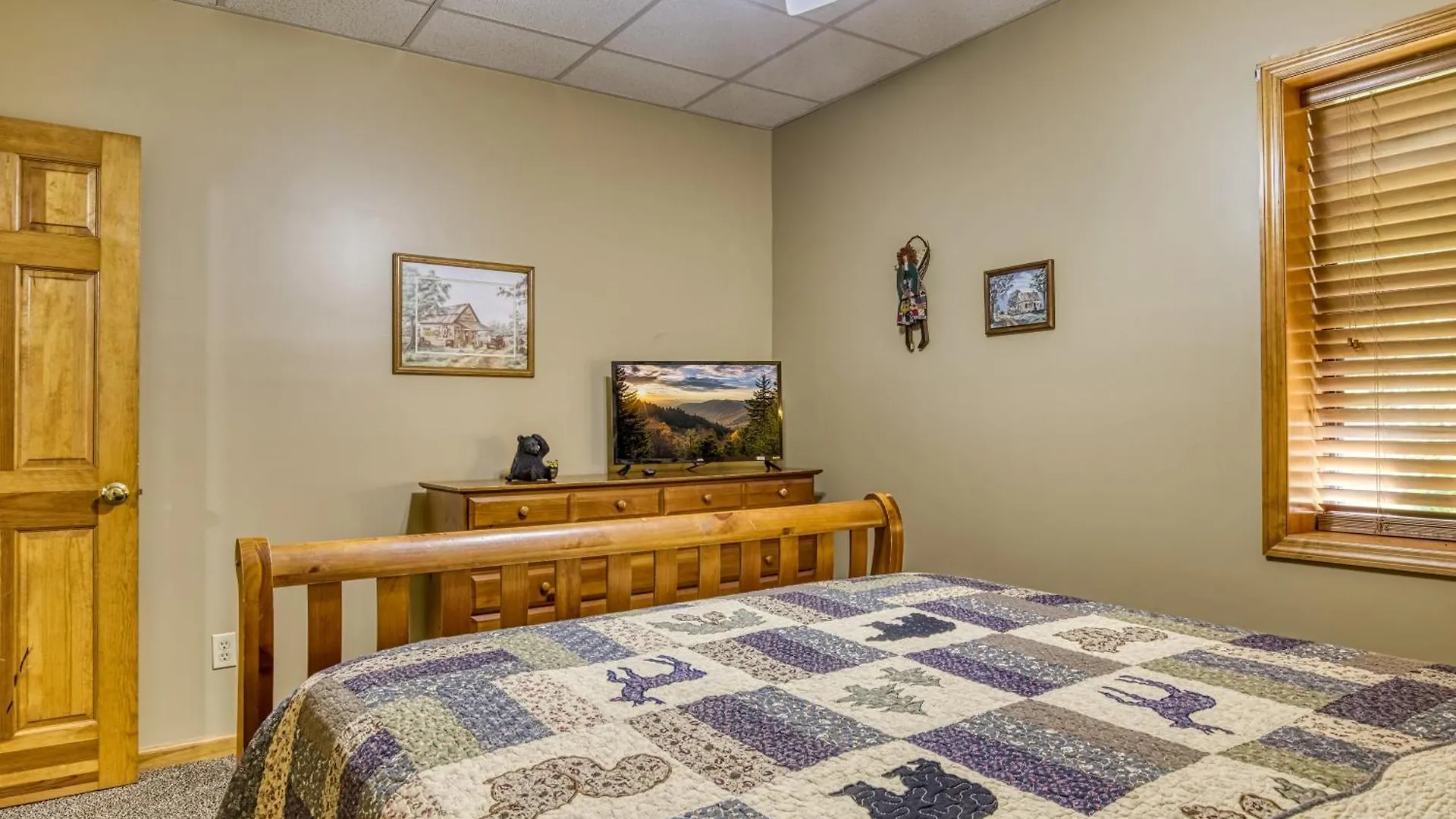 Holiday home Stones Throw- Get 1089 In Free Attraction Tickets, Dollywood And More, Pool, Game