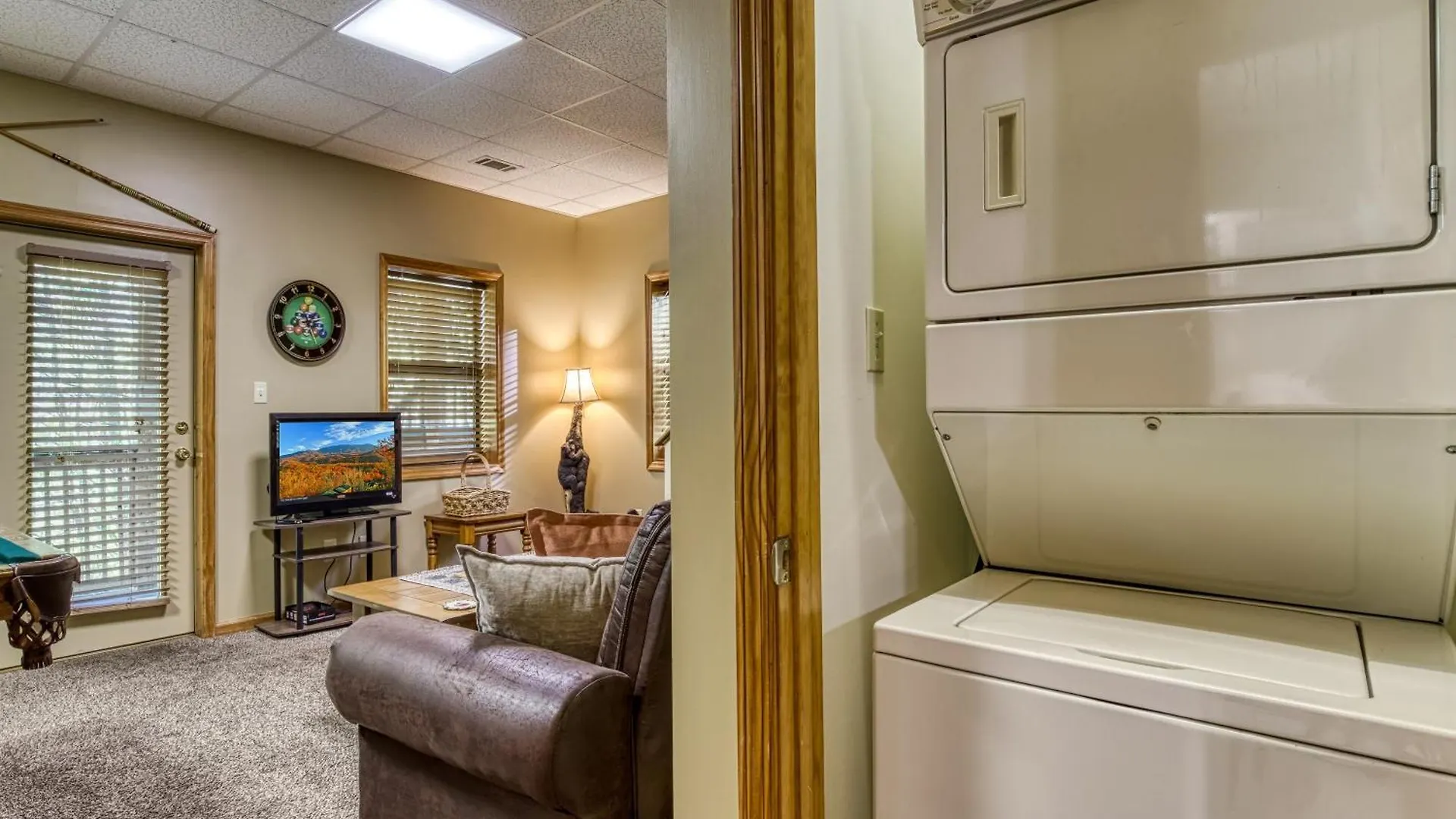 Stones Throw- Get 1089 In Free Attraction Tickets, Dollywood And More, Pool, Game