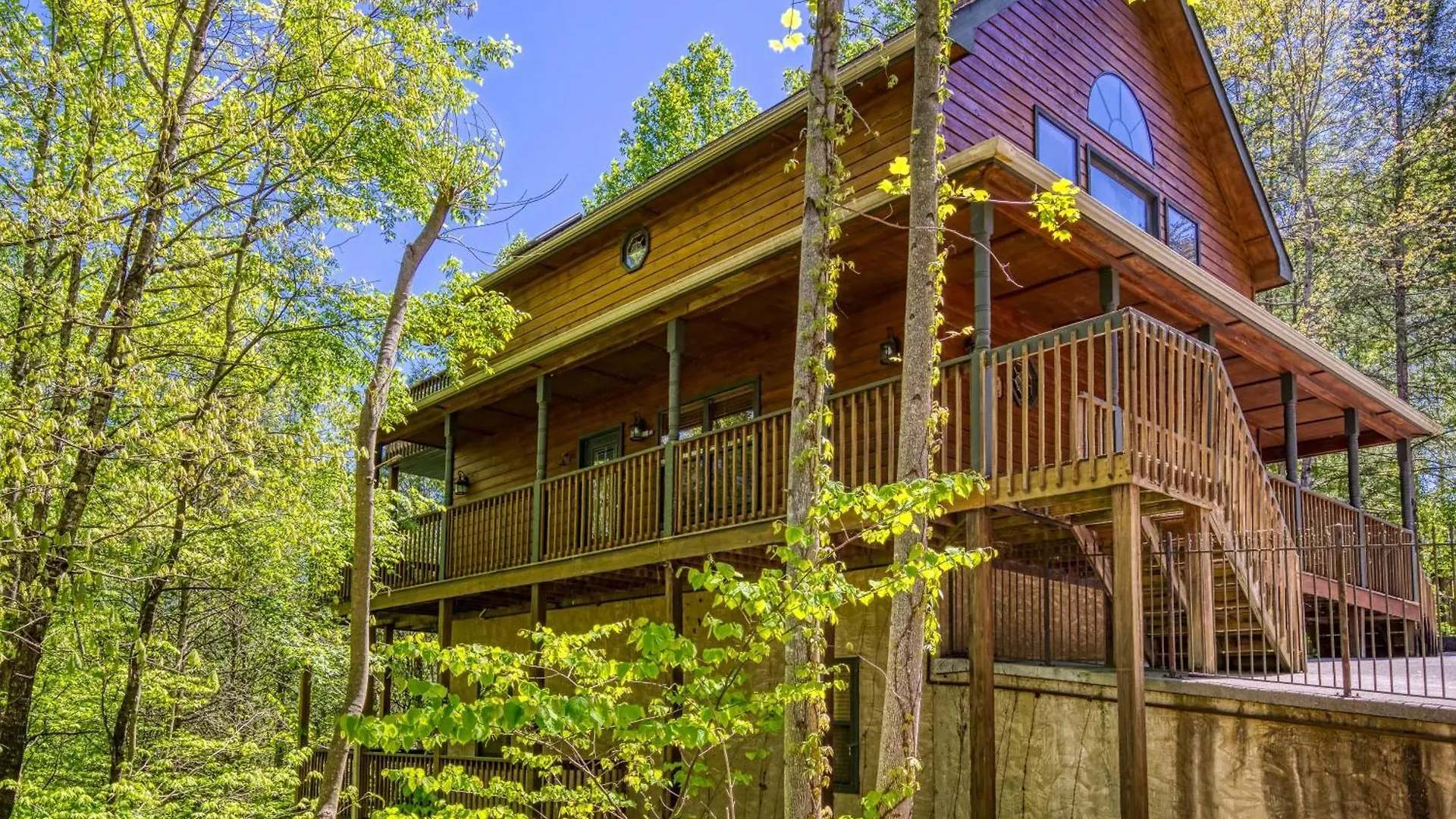 Stones Throw- Get 1089 In Free Attraction Tickets, Dollywood And More, Pool, Game Pigeon Forge