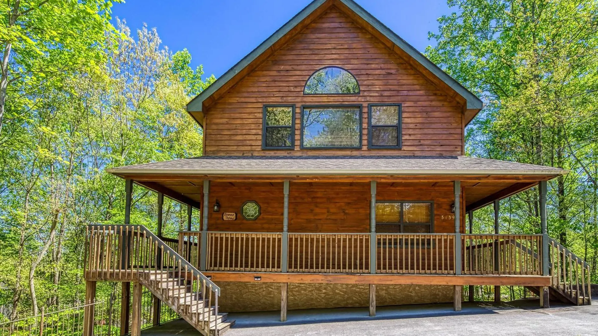 Stones Throw- Get 1089 In Free Attraction Tickets, Dollywood And More, Pool, Game