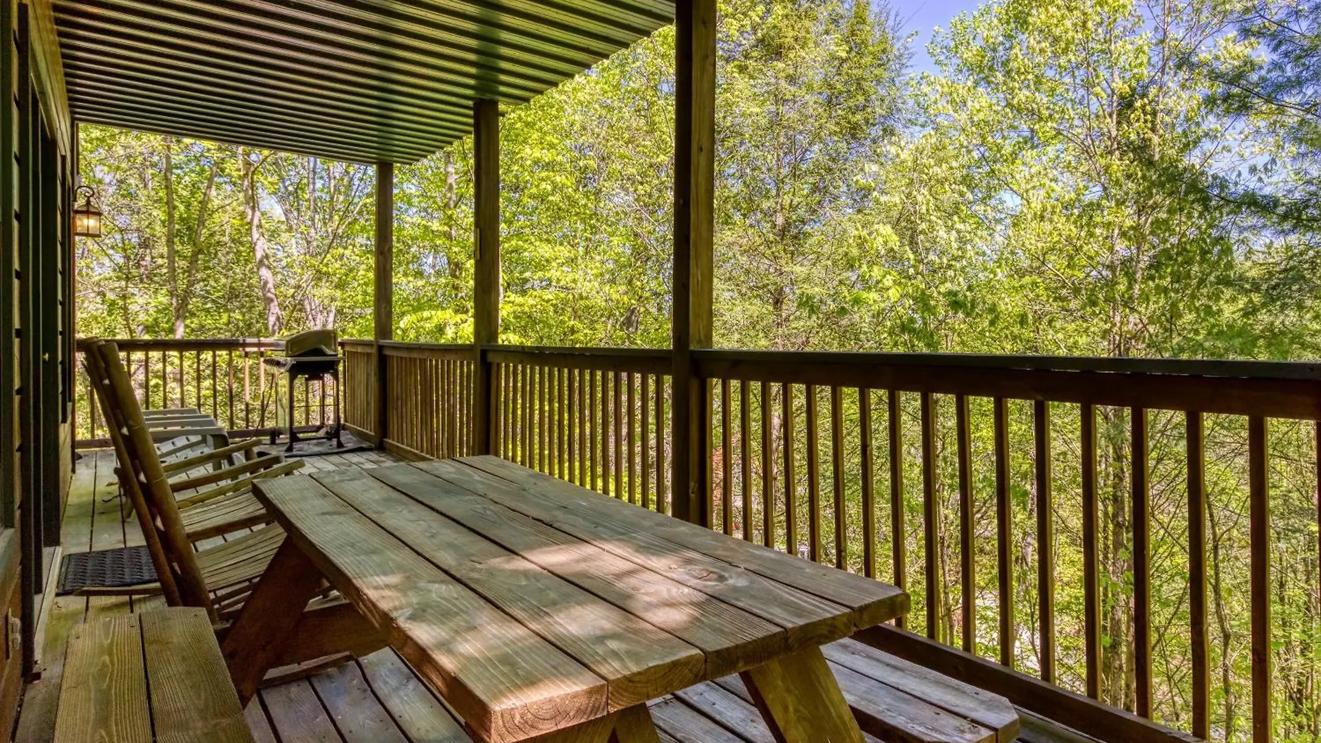 Stones Throw- Get 1089 In Free Attraction Tickets, Dollywood And More, Pool, Game * Pigeon Forge