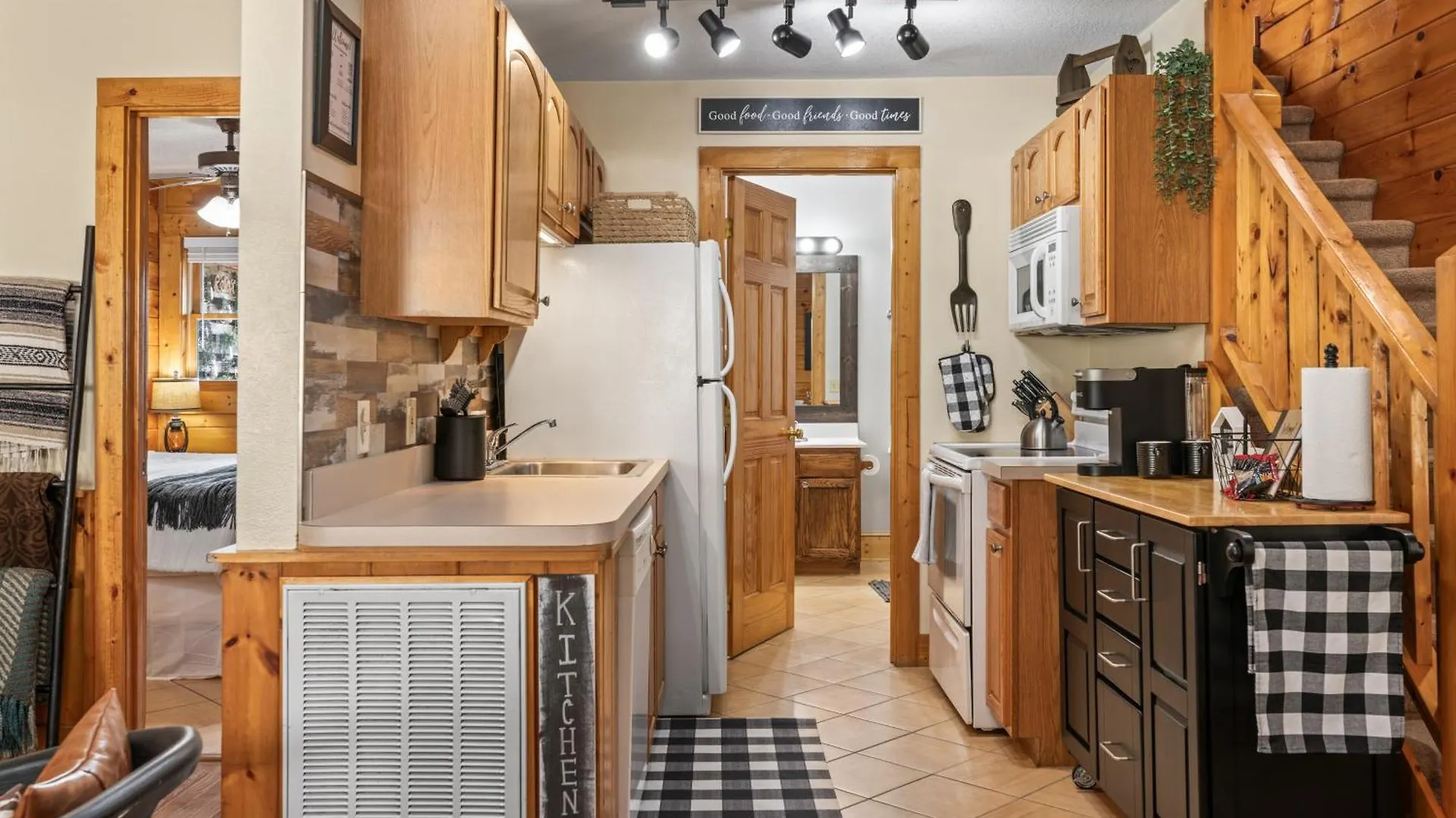 Cozy In The Smokies!!! Fully Furnished And Complete With Community Indoor And Outdoor Pools And Spas, Game And Fitness As Well As A Private Hot Tub Сasa de vacaciones