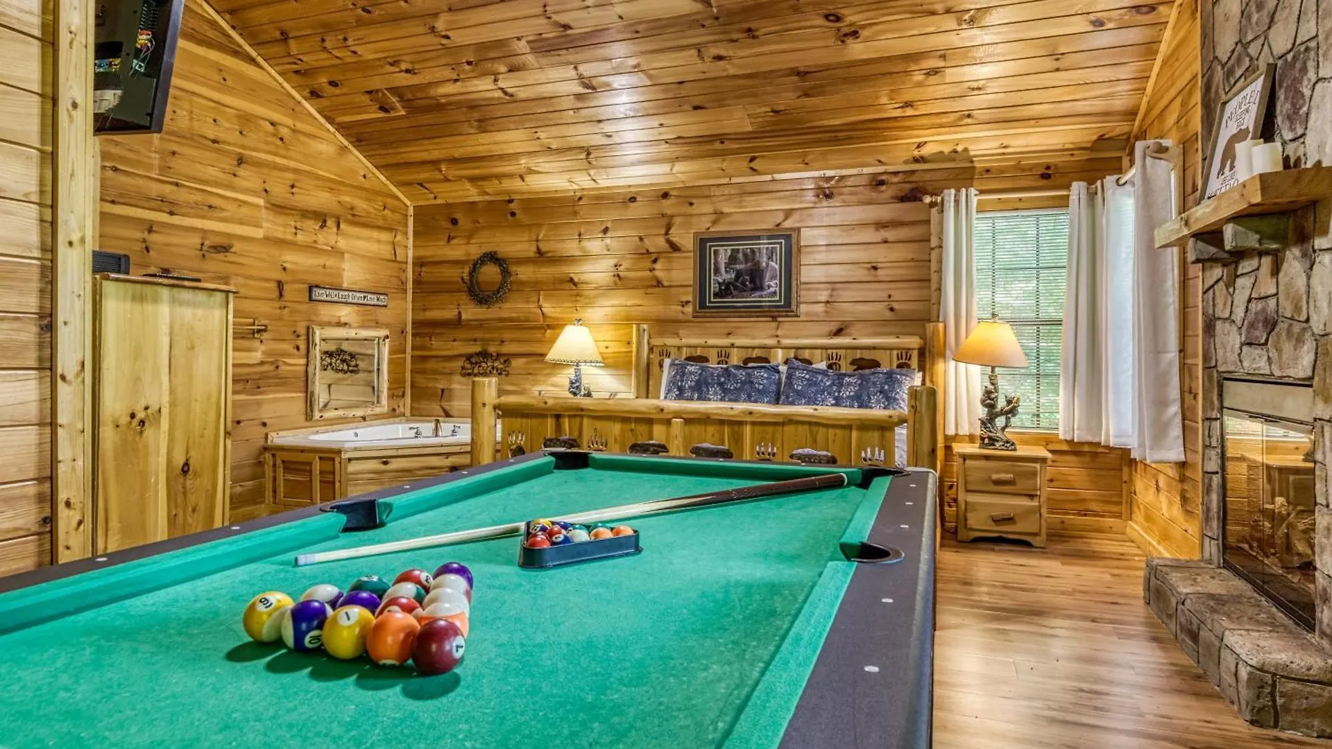 Sensations, Hot Tub, Pool Table, 1089 Free Tickets Each Paid Day, Dollywood And Сasa de vacaciones *