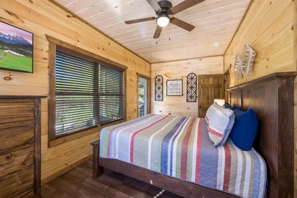 Dog Friendly, 3-decks, Indoor Pool, Hot Tub With Arcade Villa Pigeon Forge