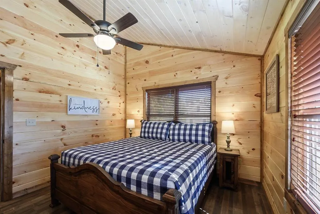 Villa Dog Friendly, 3-decks, Indoor Pool, Hot Tub With Arcade Pigeon Forge