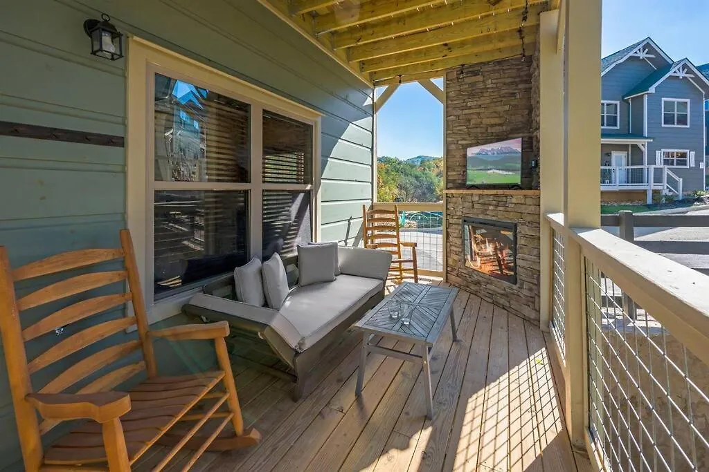 Villa Dog Friendly, 3-decks, Indoor Pool, Hot Tub With Arcade Pigeon Forge