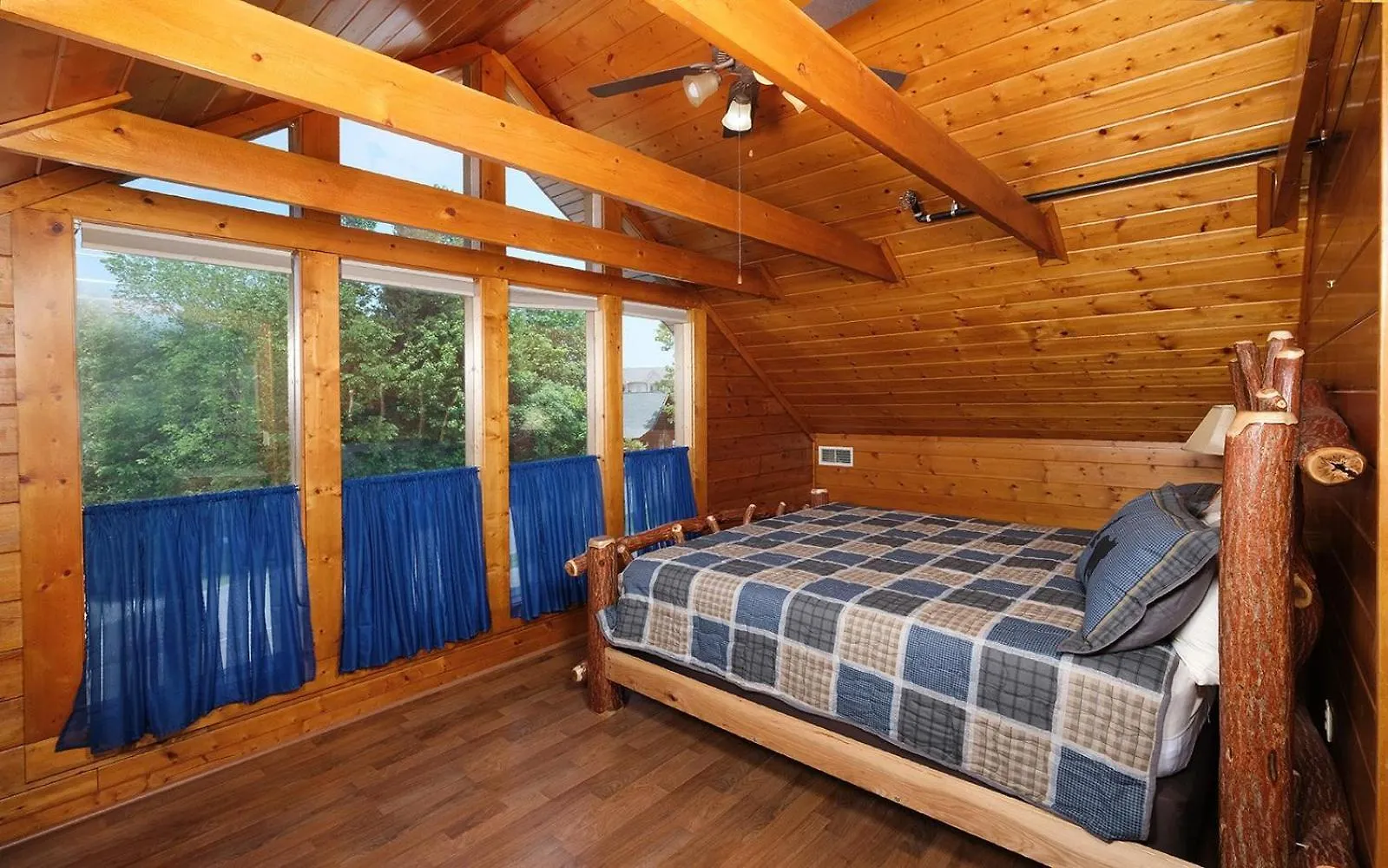 4 Cubs Cove * Pigeon Forge
