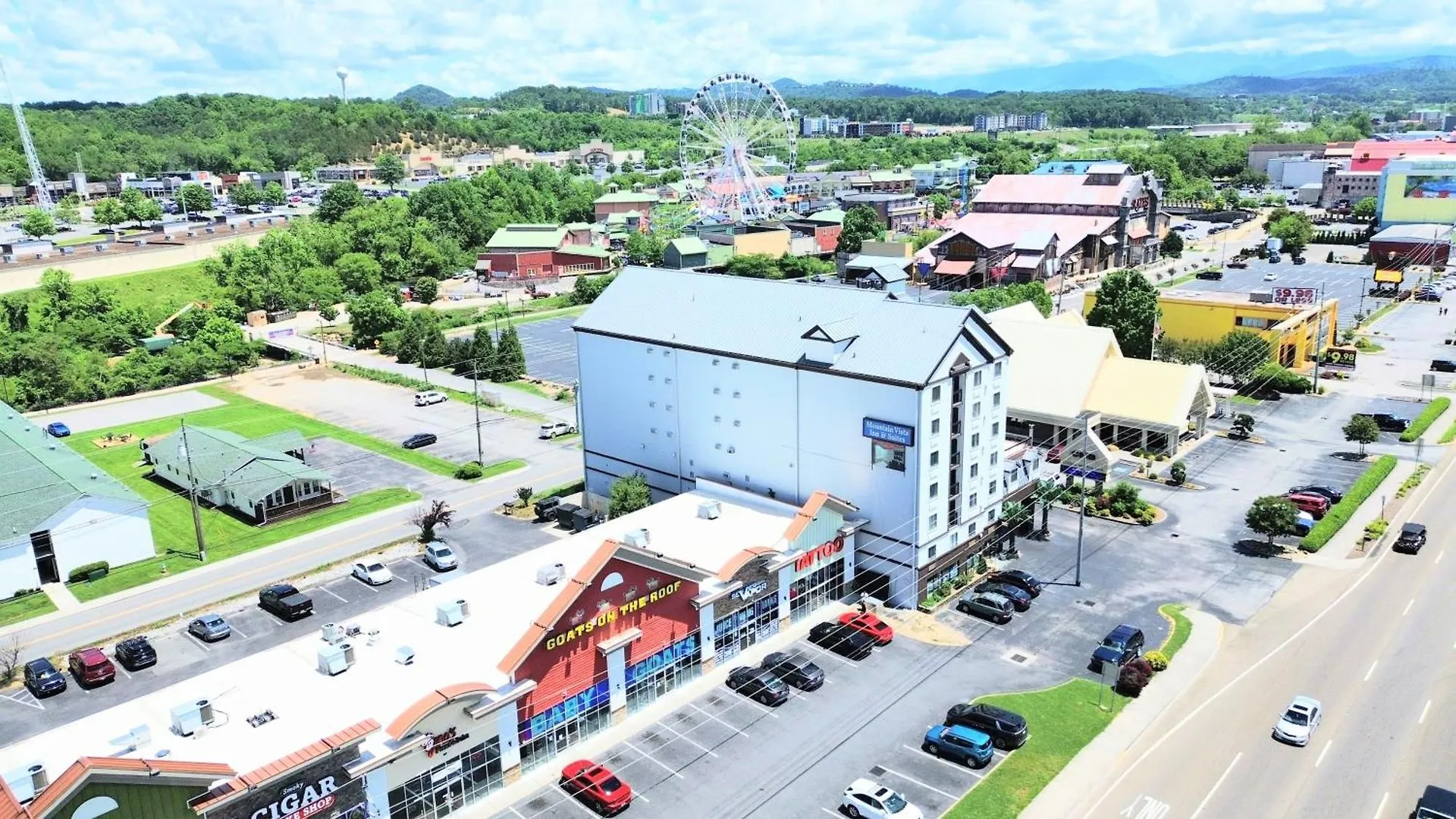 Mountain Vista & - Near The Island Inpigeon Forge Hotel
