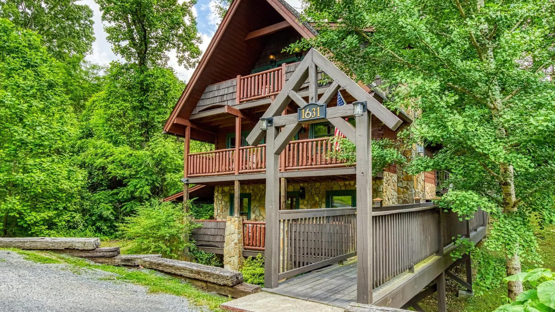 Bridgewood Cabin, Hot Tub, 1089 Of Free Attraction Tickets For Each Paid Day, Dollywood And More! * Pigeon Forge