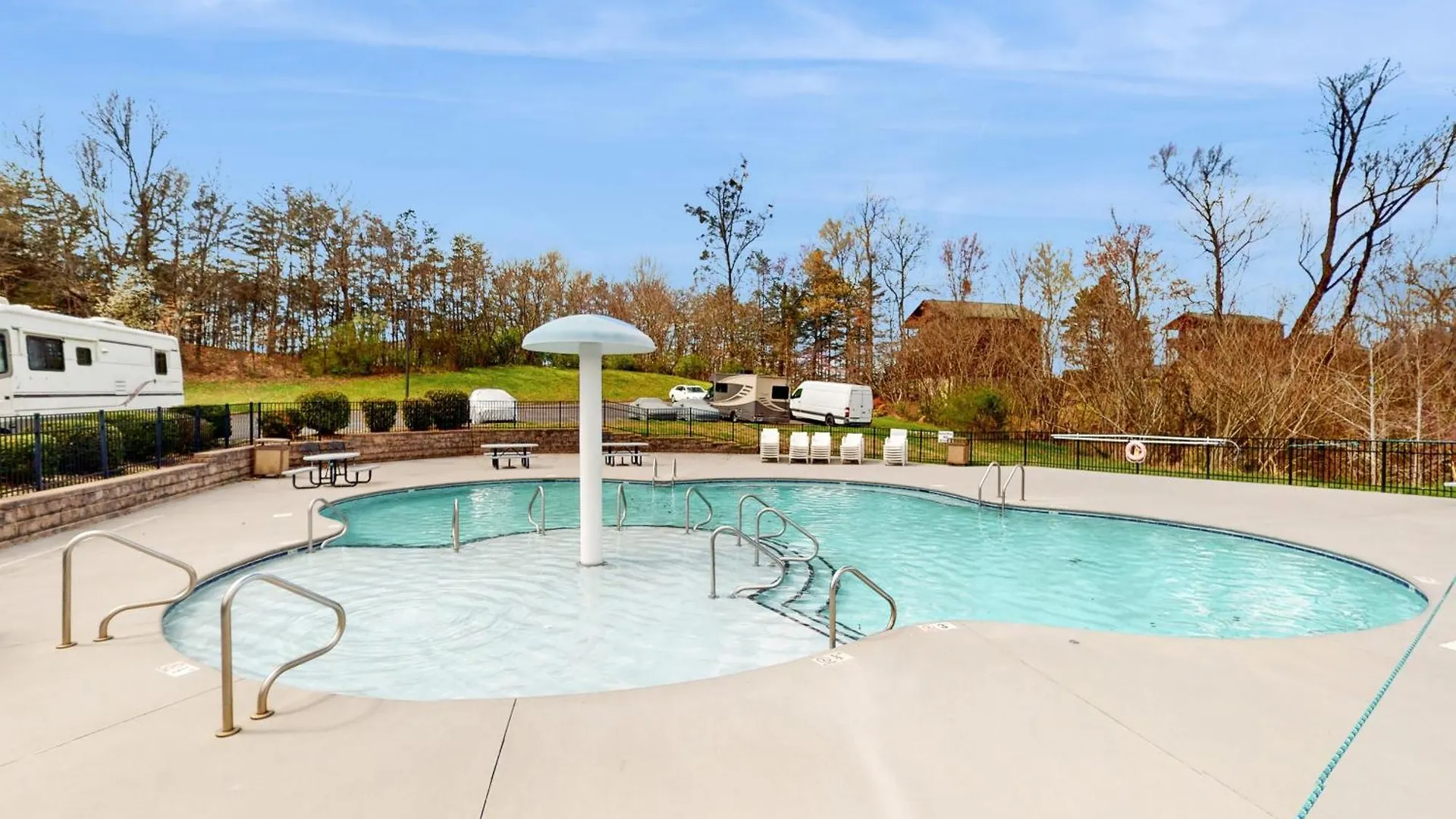 Evergreen Whisper Apartment