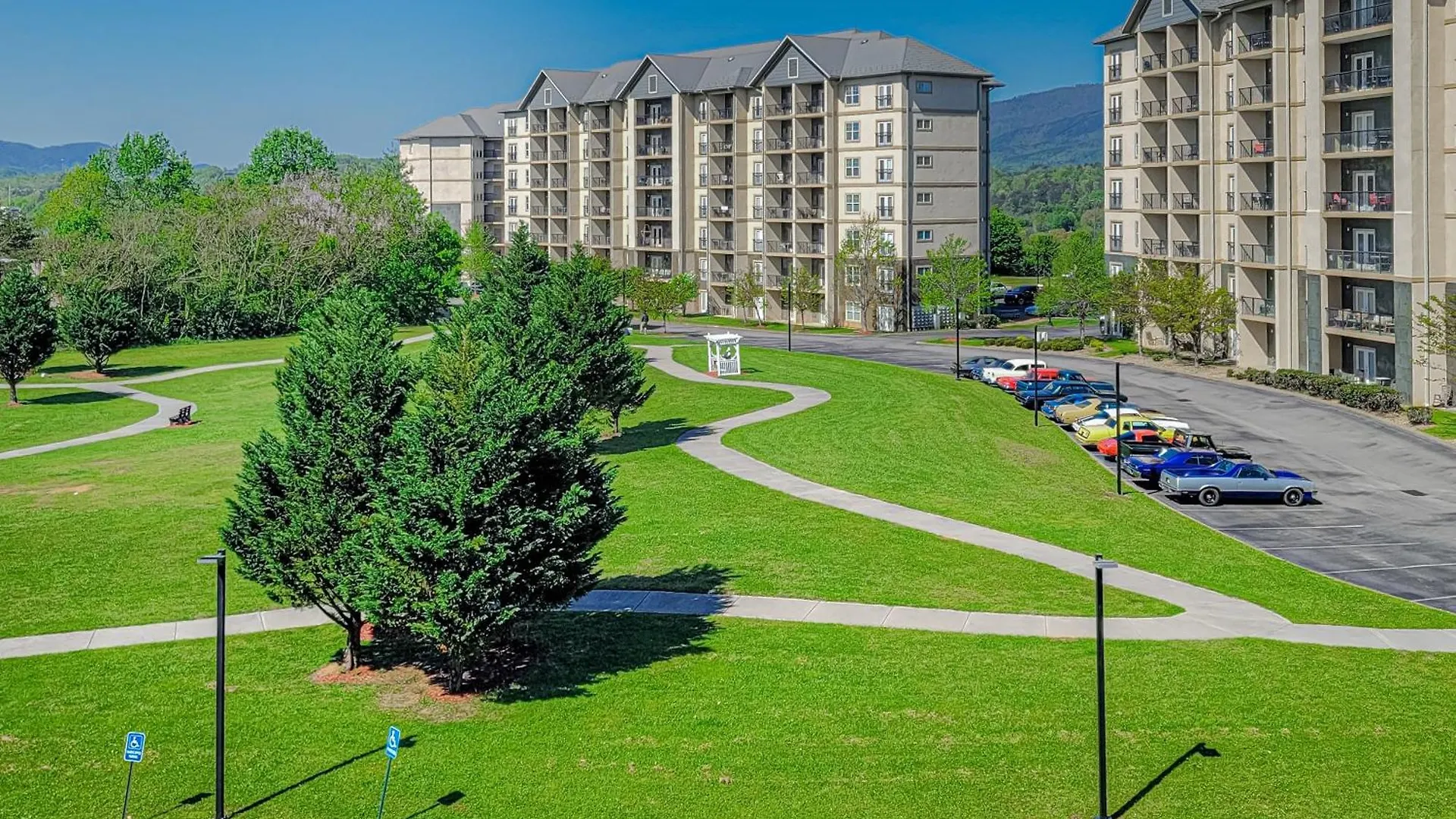 Evergreen Whisper Apartment Pigeon Forge