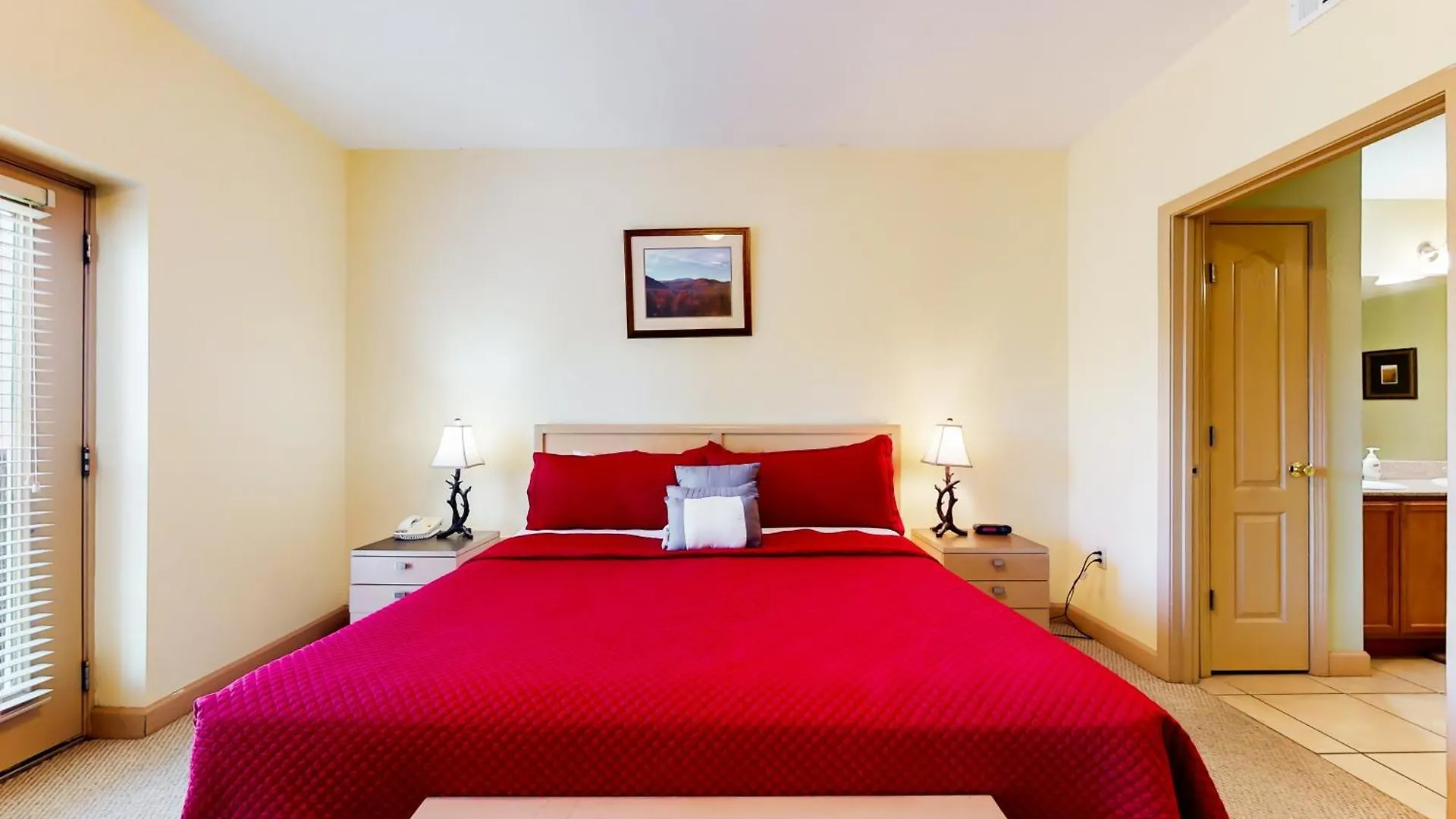Evergreen Whisper Apartment