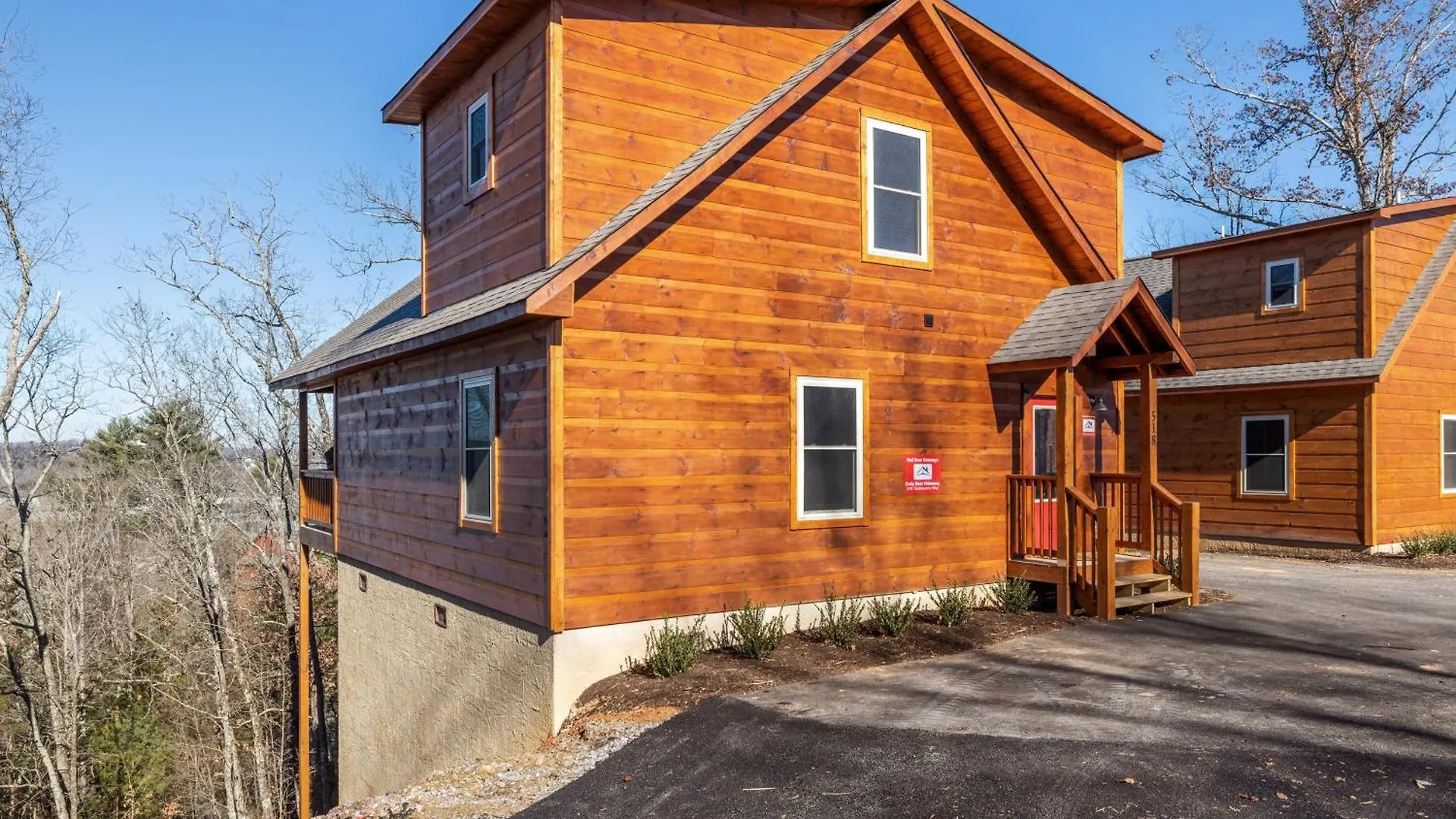 Location 1 Bed 2 Bath New Log Located Less Than A Mile From The Strip