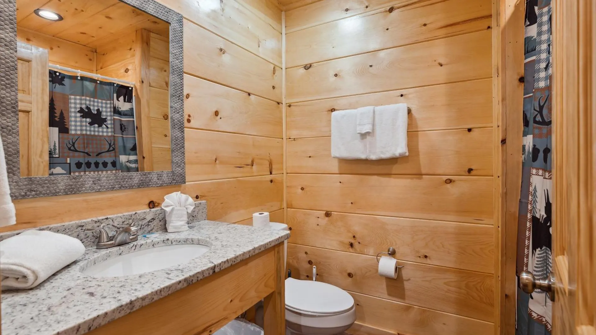 The 3 Bears Is A Newly Built 3 Bedroom Only 3 Minutes From The Parkway! Pigeon Forge