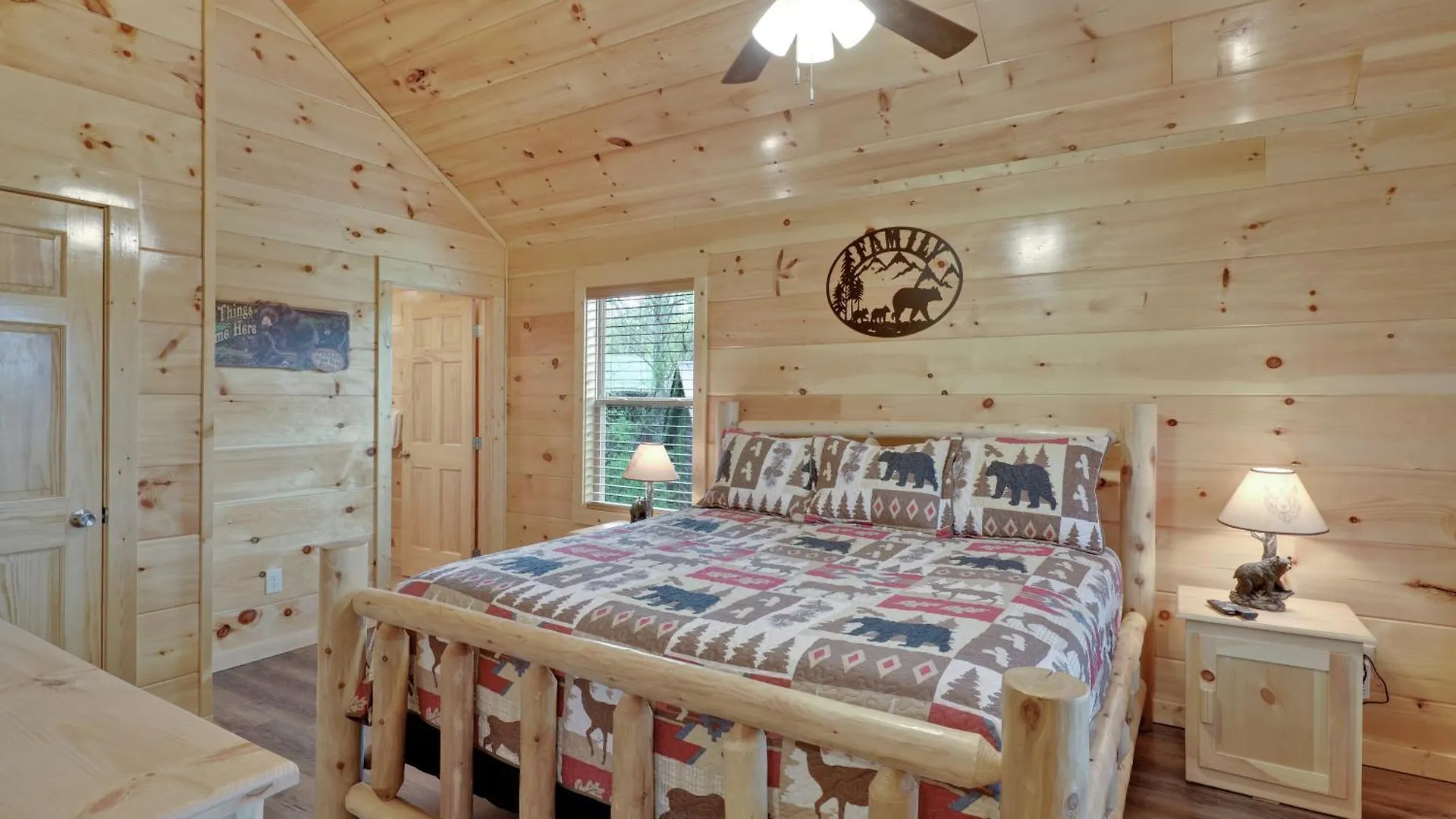 Location Are My Sunshine Is A 2 Bed 2 Bath Brand New Log In The Heart Of Vakantiehuis Pigeon Forge