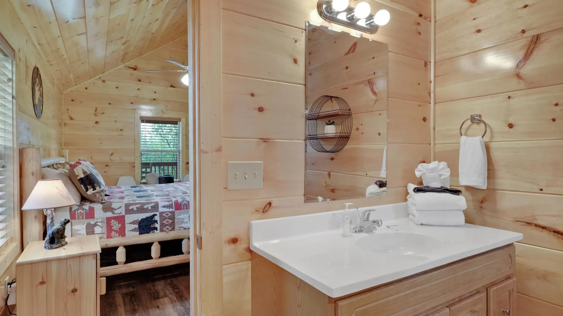 Vakantiehuis Location Are My Sunshine Is A 2 Bed 2 Bath Brand New Log In The Heart Of *
