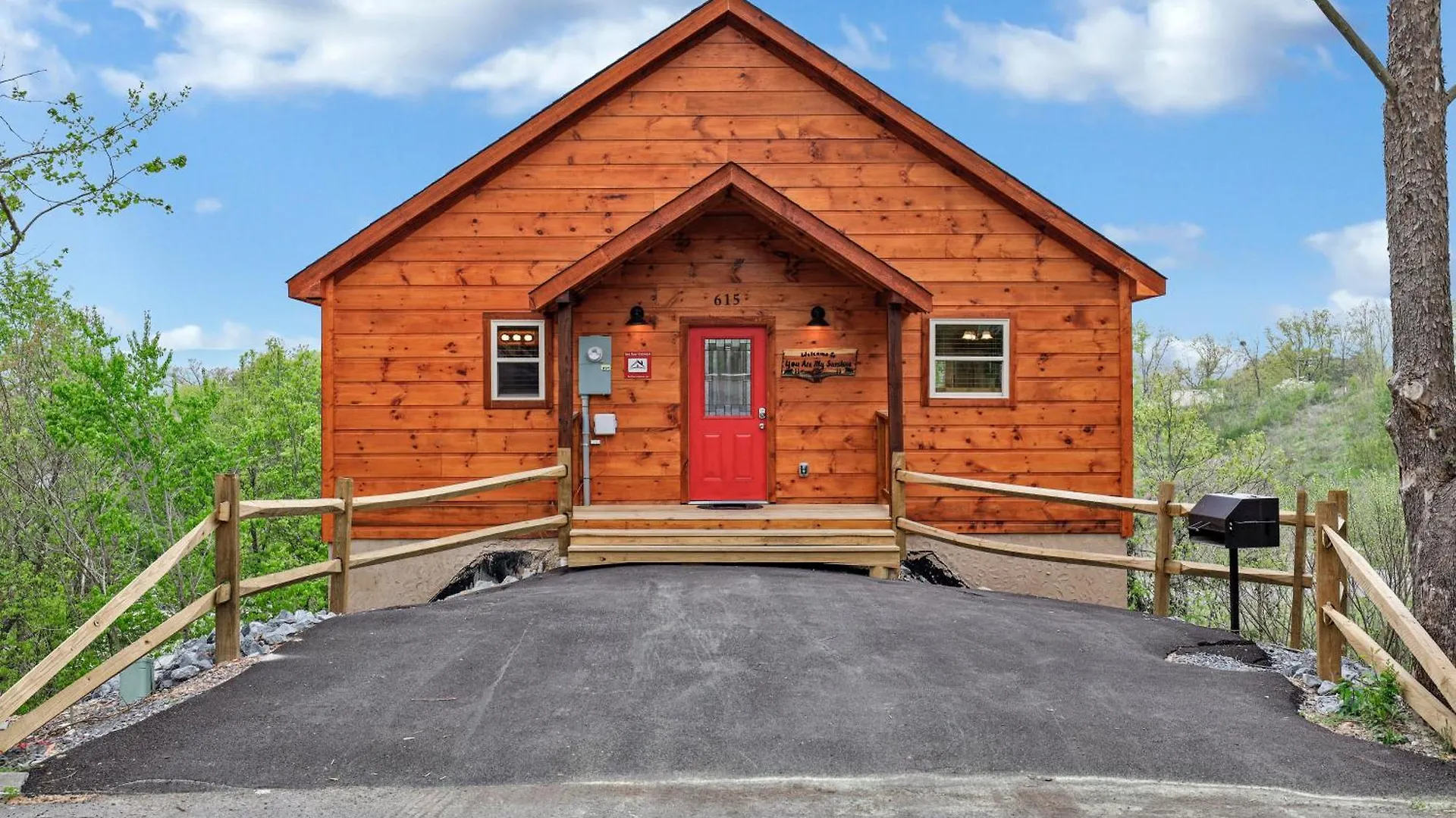 Vakantiehuis Location Are My Sunshine Is A 2 Bed 2 Bath Brand New Log In The Heart Of Pigeon Forge