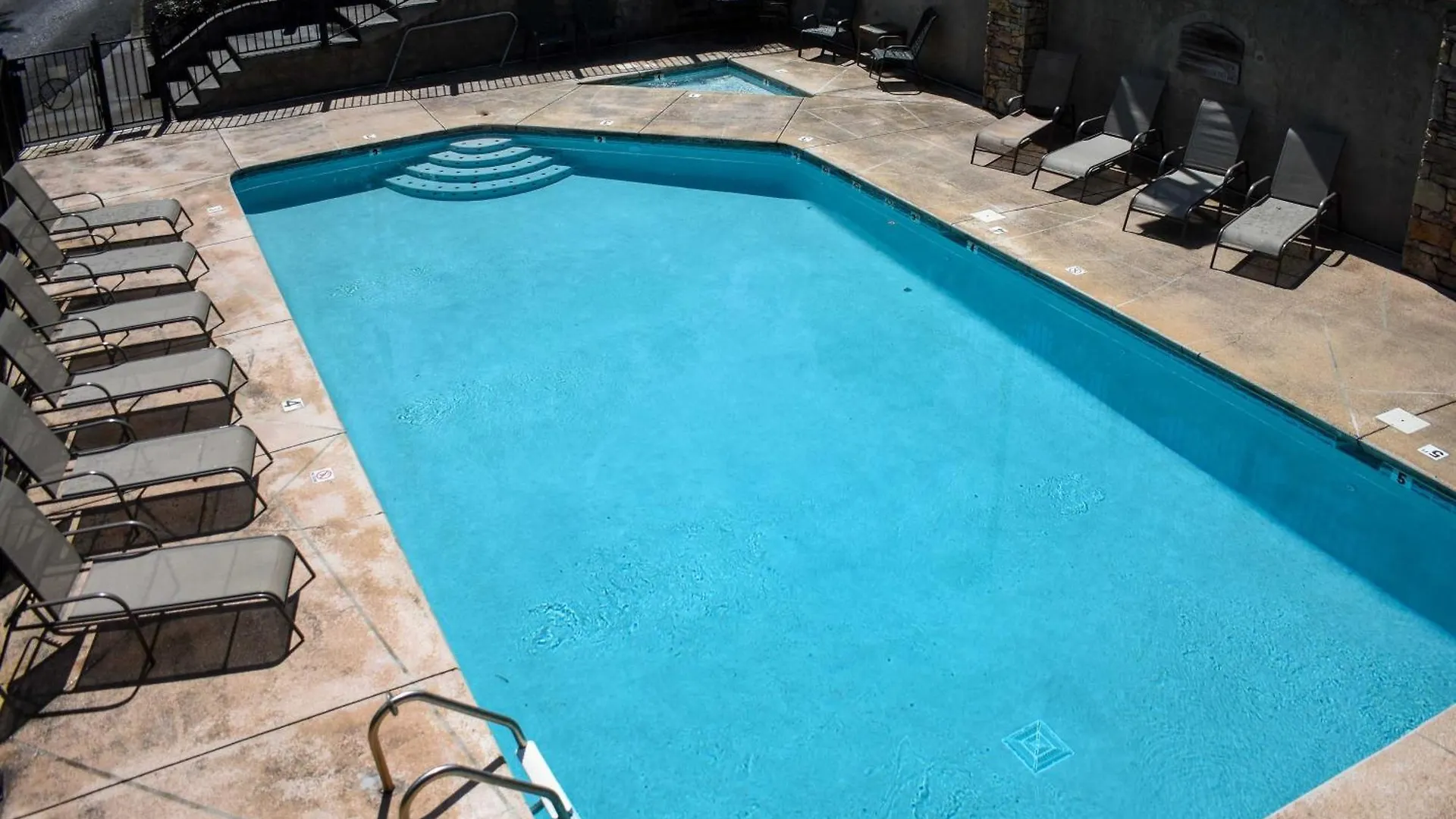 Easy-access With Hot Tub! Pigeon Forge